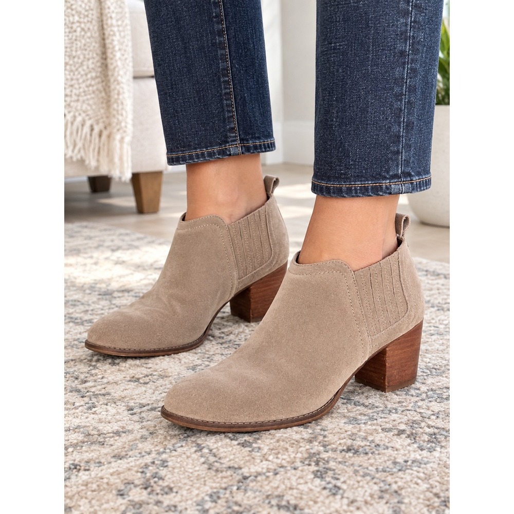 Dolce Vita Tan Suede Ankle Booties Almond Toe Stacked Block Heel Size 9.5